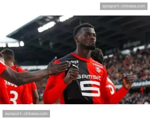 前法国国脚、现雷恩体育总监弗洛里安·莫里斯回应离队传闻